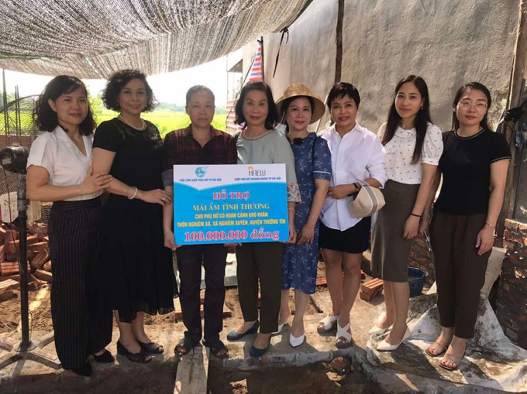 HNEW TRAO TIỀN HỖ TRỢ XÂY NHÀ MÁI ẤM TÌNH THƯƠNG