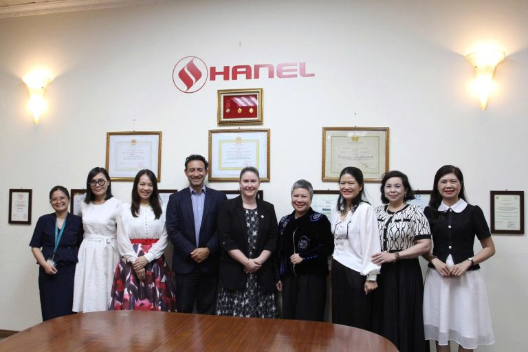 HNEW TIẾP CHUYÊN GIA ĐẾN TỪ NEW ZEALAND