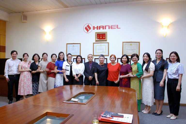 HNEW LÀM VIỆC VỚI VIỆN KINH TẾ VIỆT NAM VÀ THẾ GIỚI