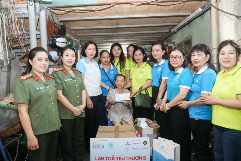 “HNEW – LAN TỎA YÊU THƯƠNG” TIẾP TỤC MANG YÊU THƯƠNG ĐẾN VỚI PHỤ NỮ CÓ HOÀN CẢNH KHÓ KHĂN